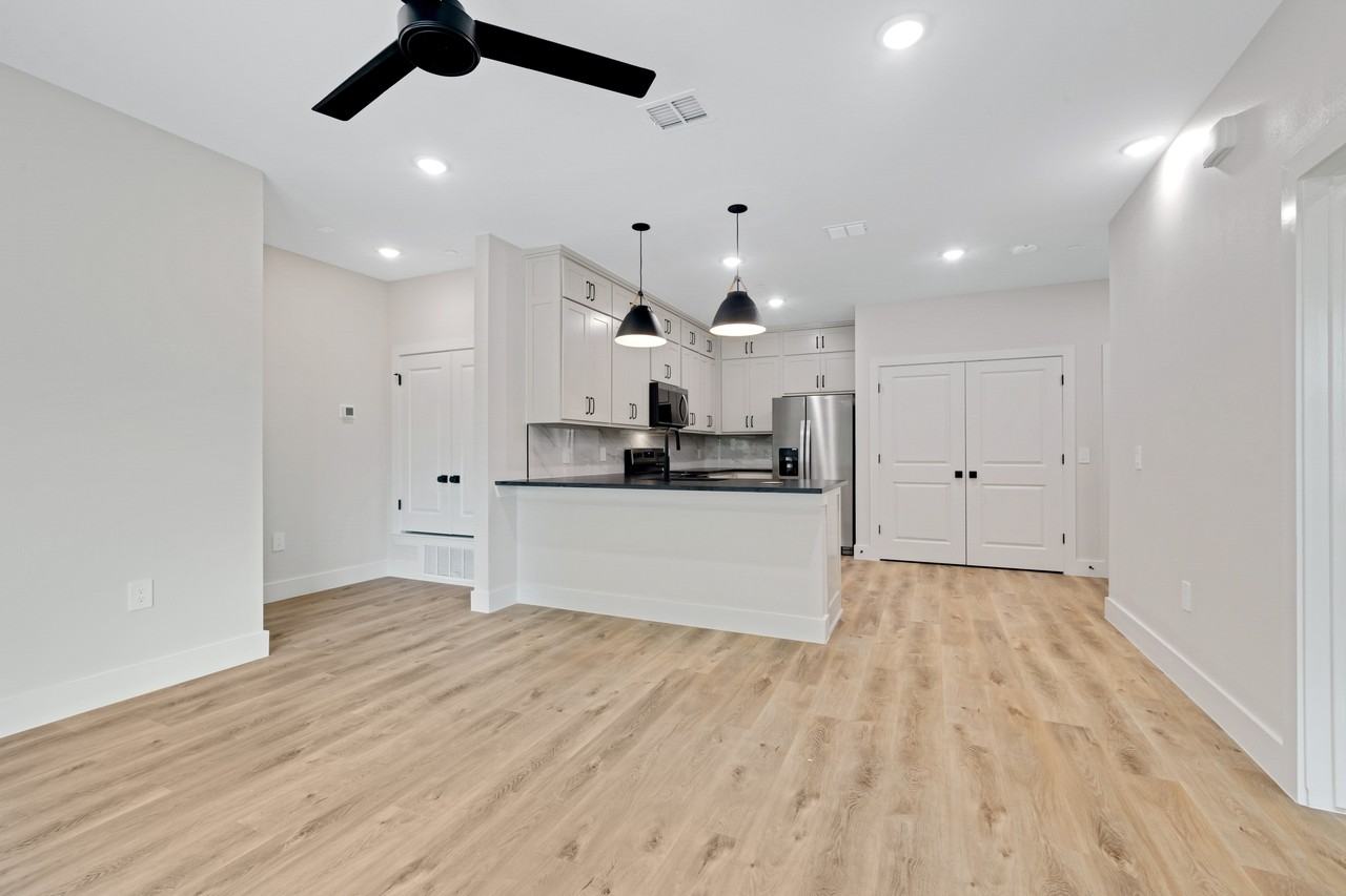 408 Foch Street - Photo 3 of 28
