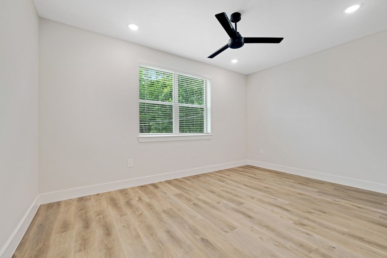 408 Foch Street - Photo 4 of 28