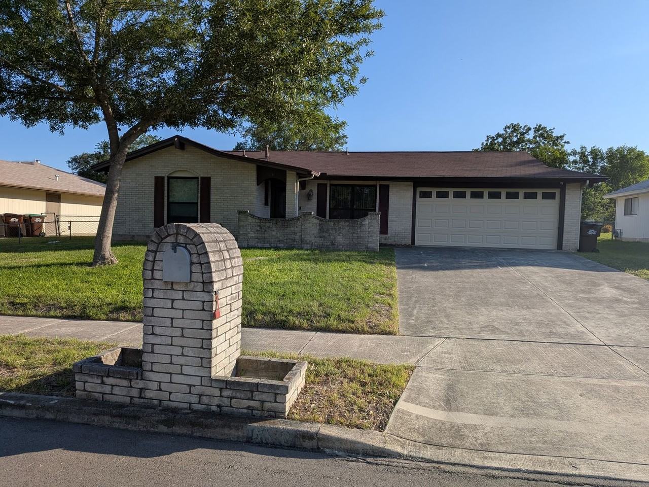 6618 Cloverbend St - Photo 2 of 50