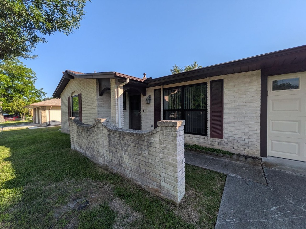 6618 Cloverbend St - Photo 4 of 50