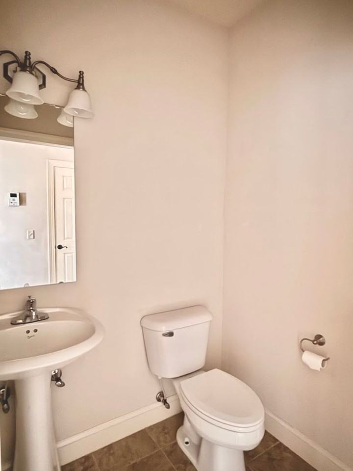 708 Osborne St - Photo 3 of 16