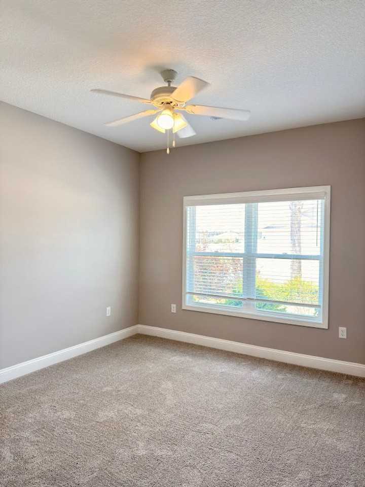 140 The Villas Way - Photo 4 of 16