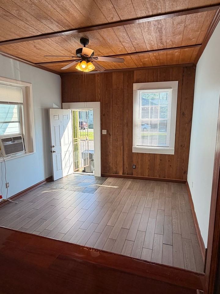 2829 2829 - 2831 Orleans Avenue - 2829 #2829 - Photo 5 of 12