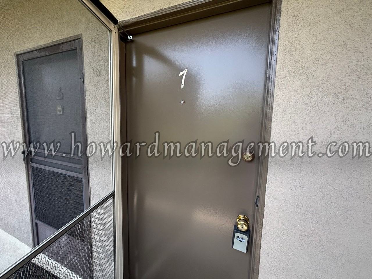 1005 Hill St - Photo 5 of 10