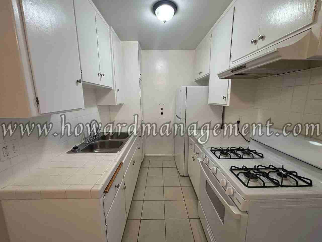 1005 Hill St - Photo 6 of 10