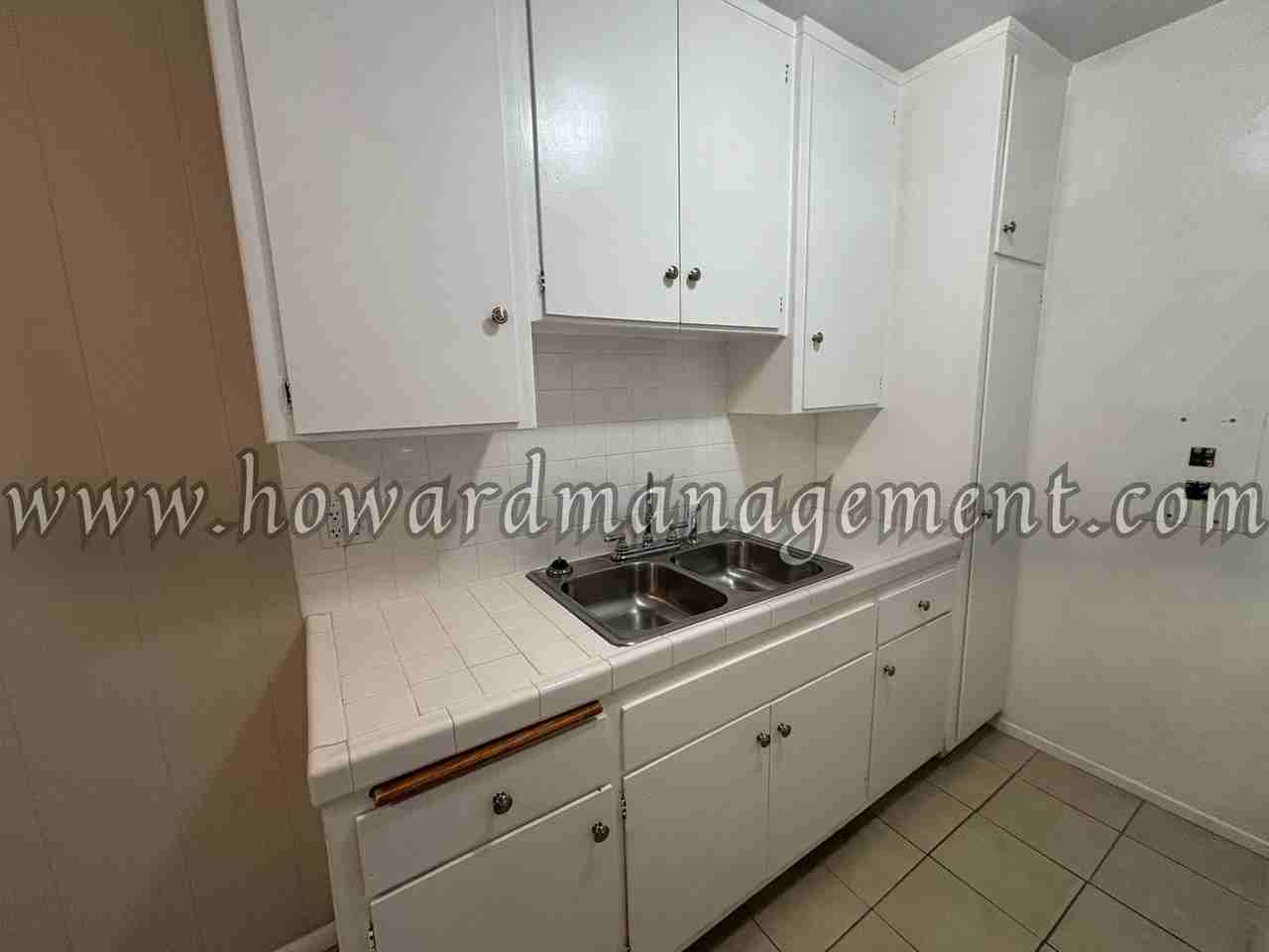1005 Hill St - Photo 7 of 10