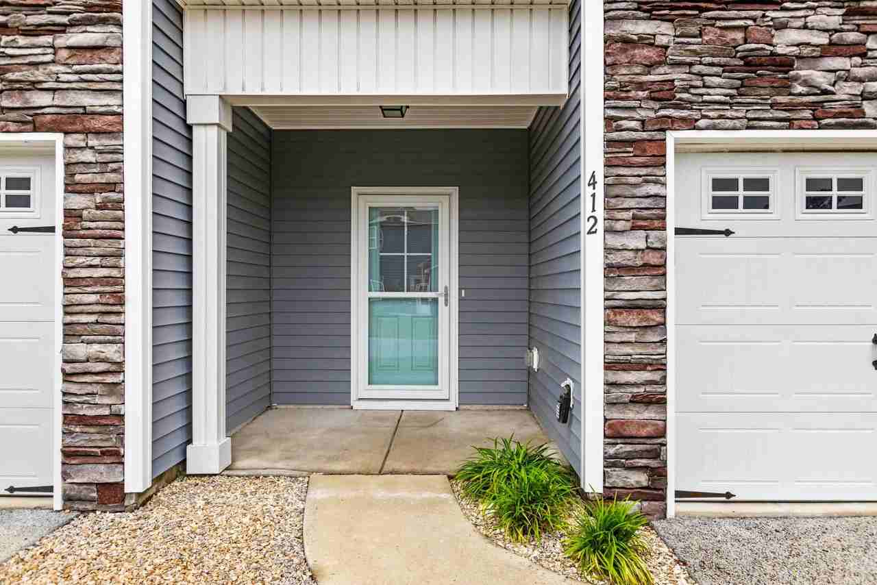 412 Guppy Loop - Photo 2 of 21