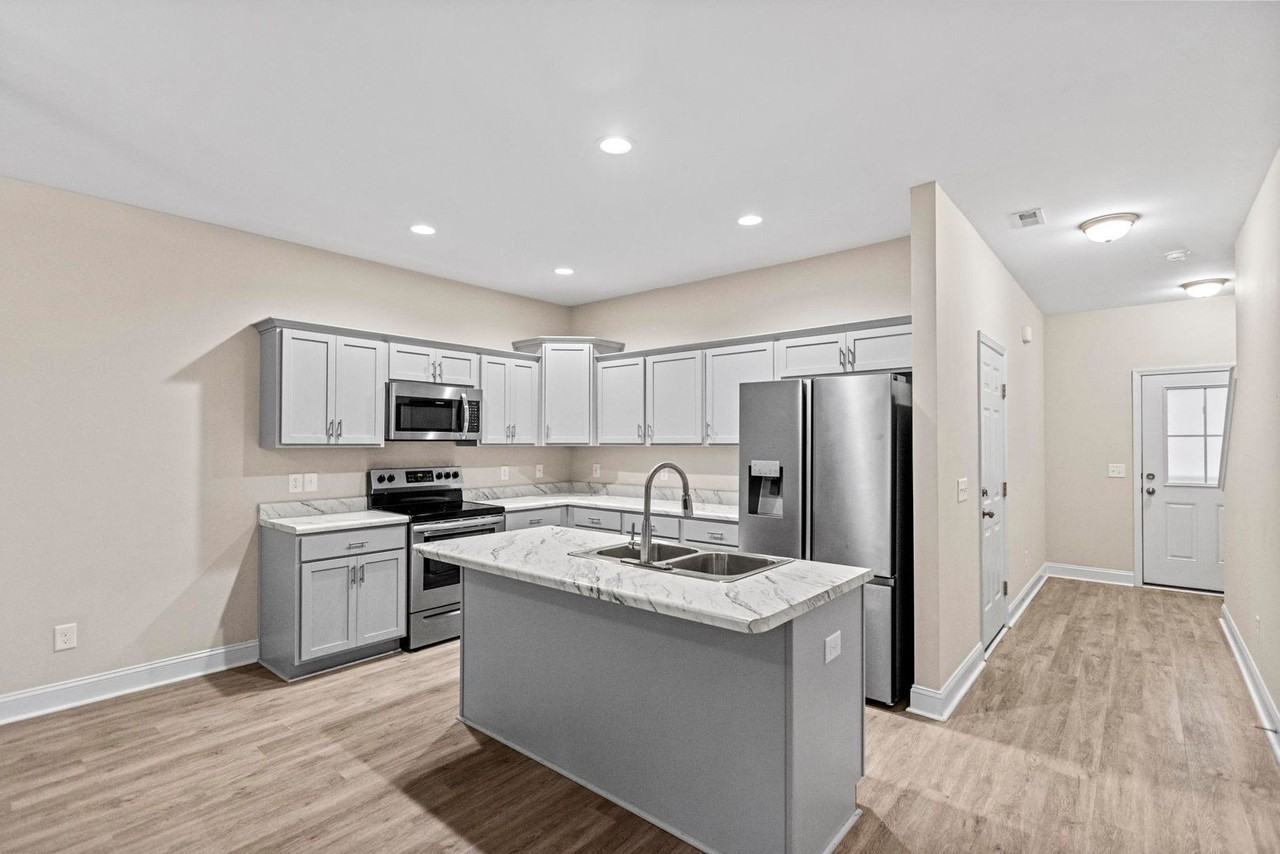 412 Guppy Loop - Photo 3 of 21