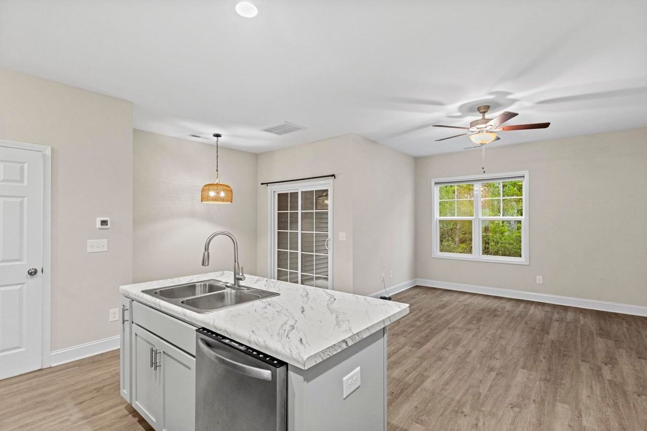 412 Guppy Loop - Photo 5 of 21