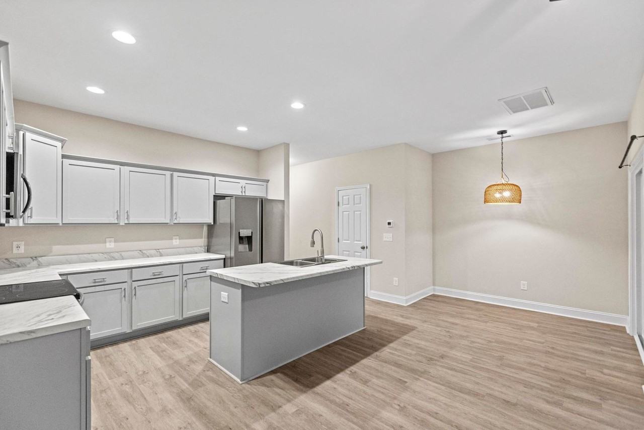 412 Guppy Loop - Photo 6 of 21