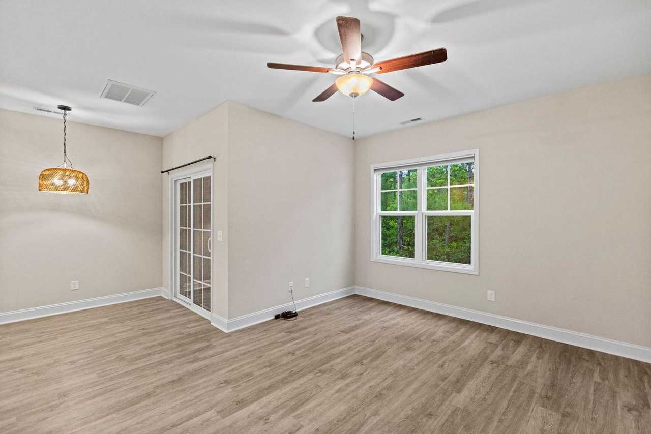 412 Guppy Loop - Photo 7 of 21