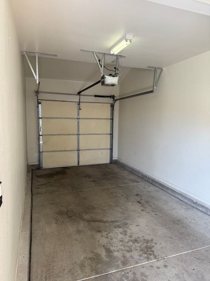 611 Elko Ave - Photo 2 of 8