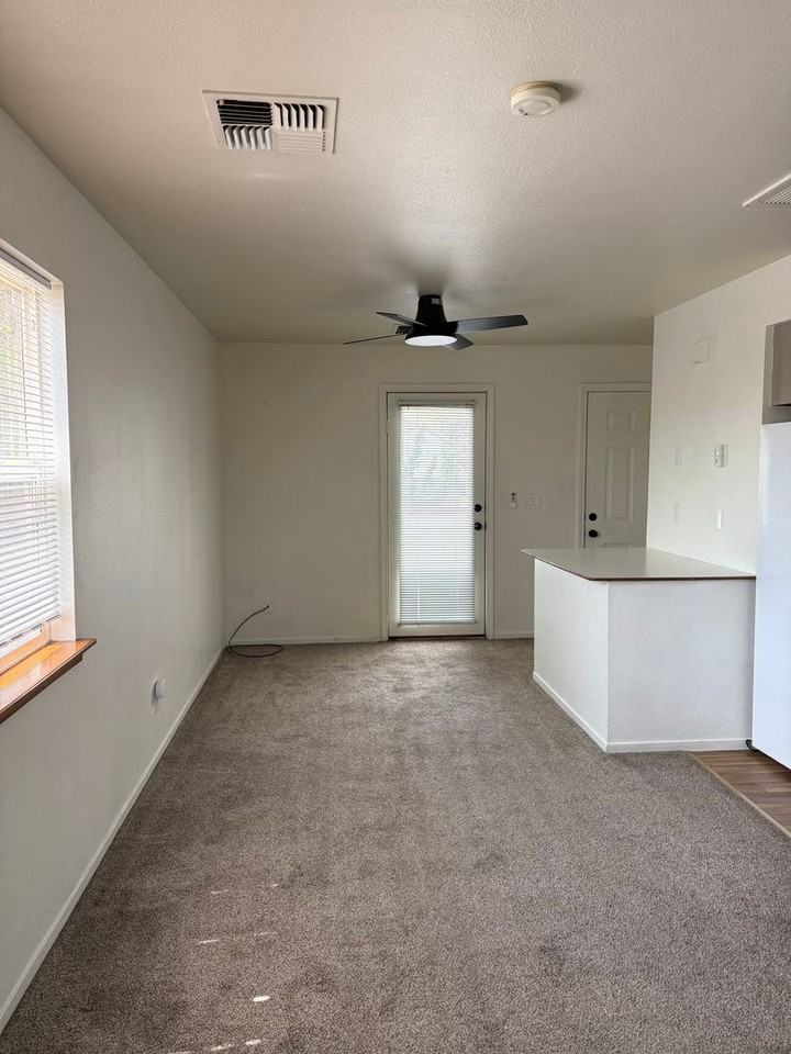 611 Elko Ave - Photo 5 of 8
