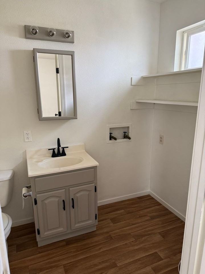 611 Elko Ave - Photo 6 of 8