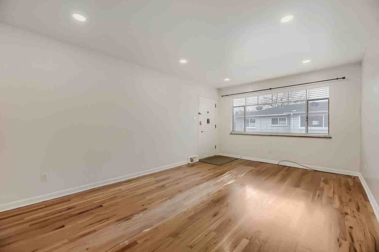1341 S Grant St - Photo 4 of 17