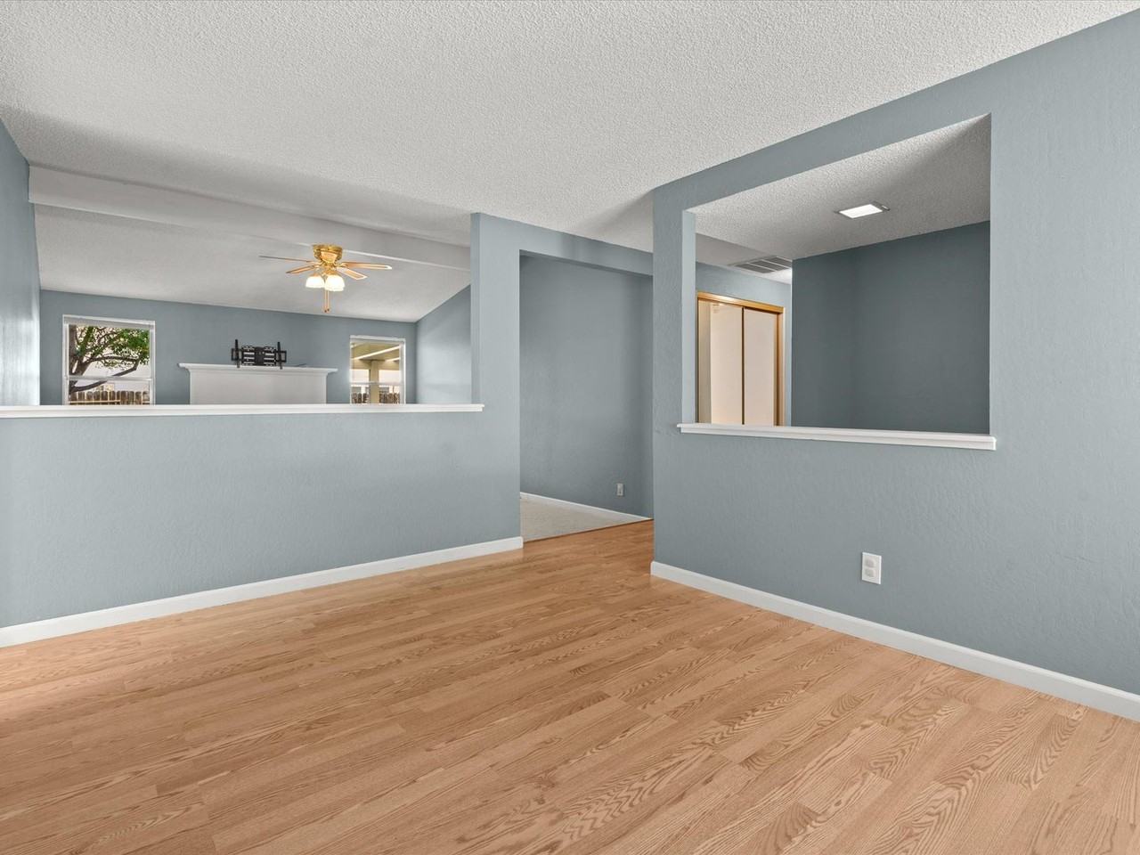 1843 Woodtrail Ct - Photo 4 of 43