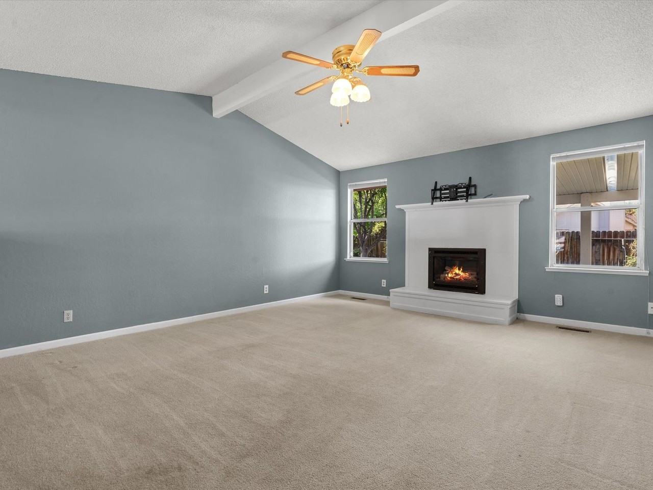 1843 Woodtrail Ct - Photo 5 of 43