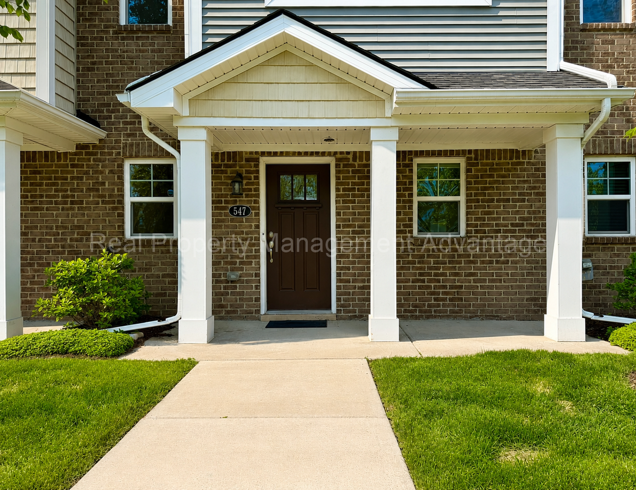 547 Parkside Way - Photo 3 of 34