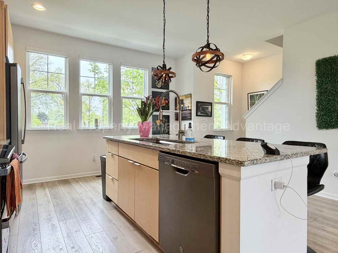 547 Parkside Way - Photo 7 of 34