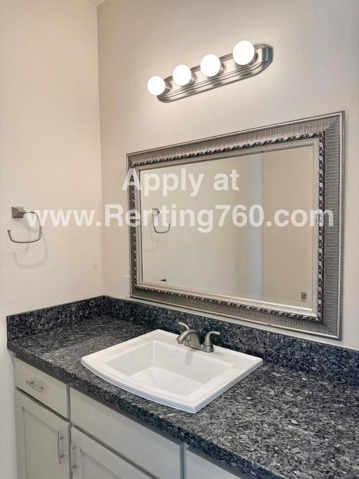 56923 Ivanhoe Dr - Photo 3 of 50