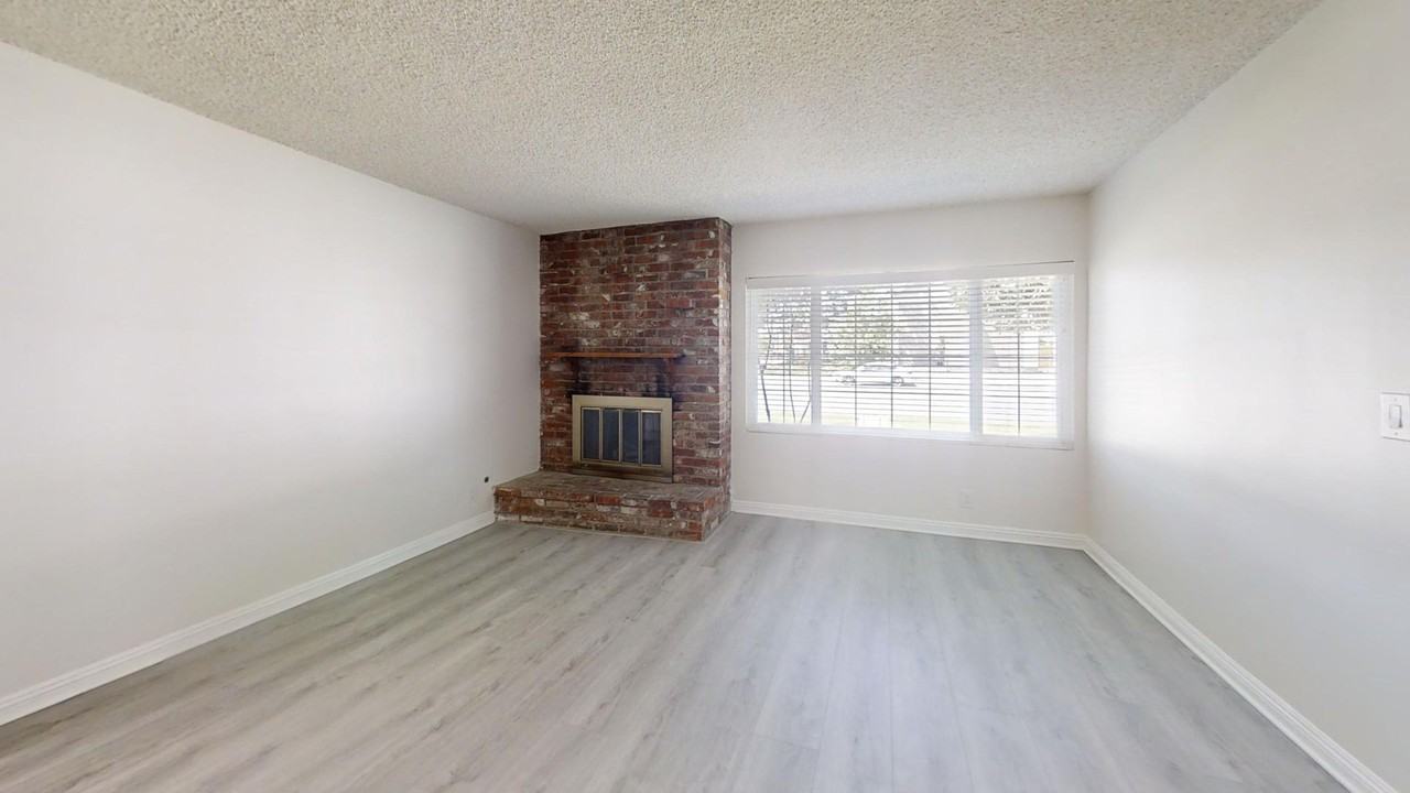5700 Lenore Ave - Photo 2 of 15