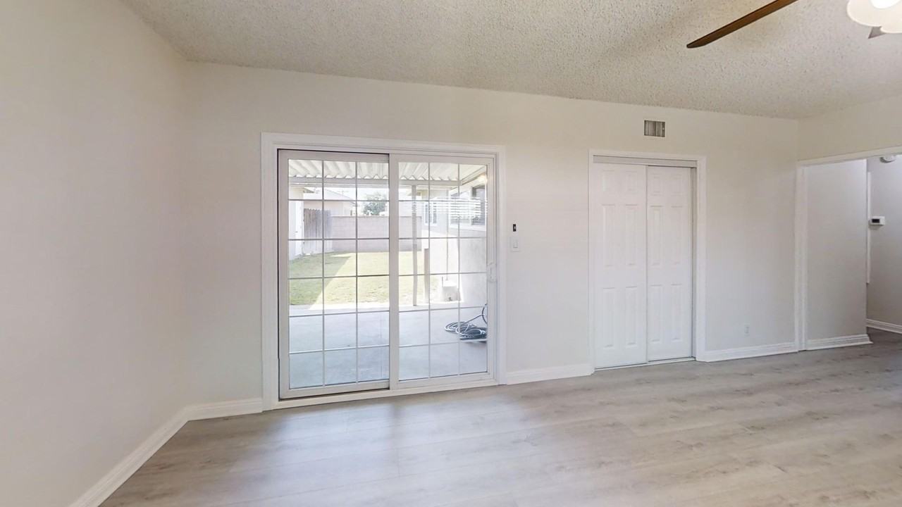 5700 Lenore Ave - Photo 5 of 15