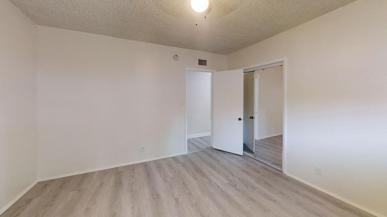 5700 Lenore Ave - Photo 6 of 15