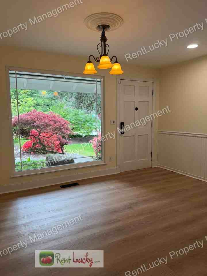 31911 42nd Ave Sw - Photo 2 of 28