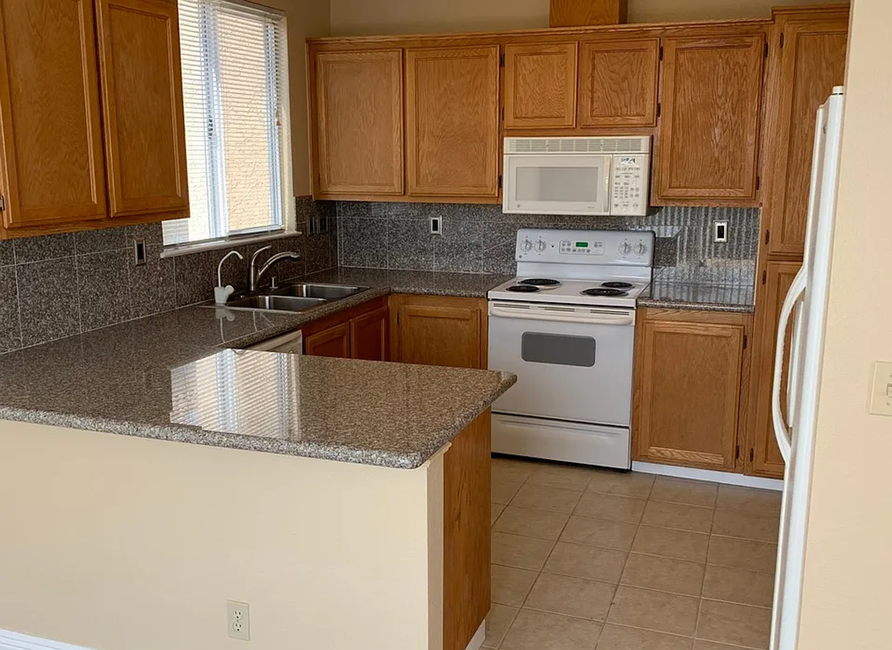 229 Potrero St - Photo 5 of 48