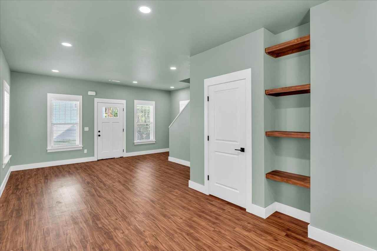 23 W 5th St - Photo 6 of 30