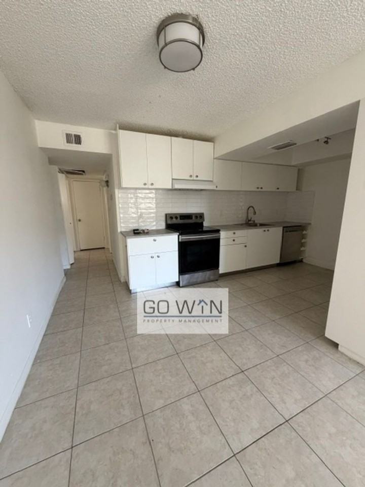 1111 E Butler Dr - Photo 3 of 31