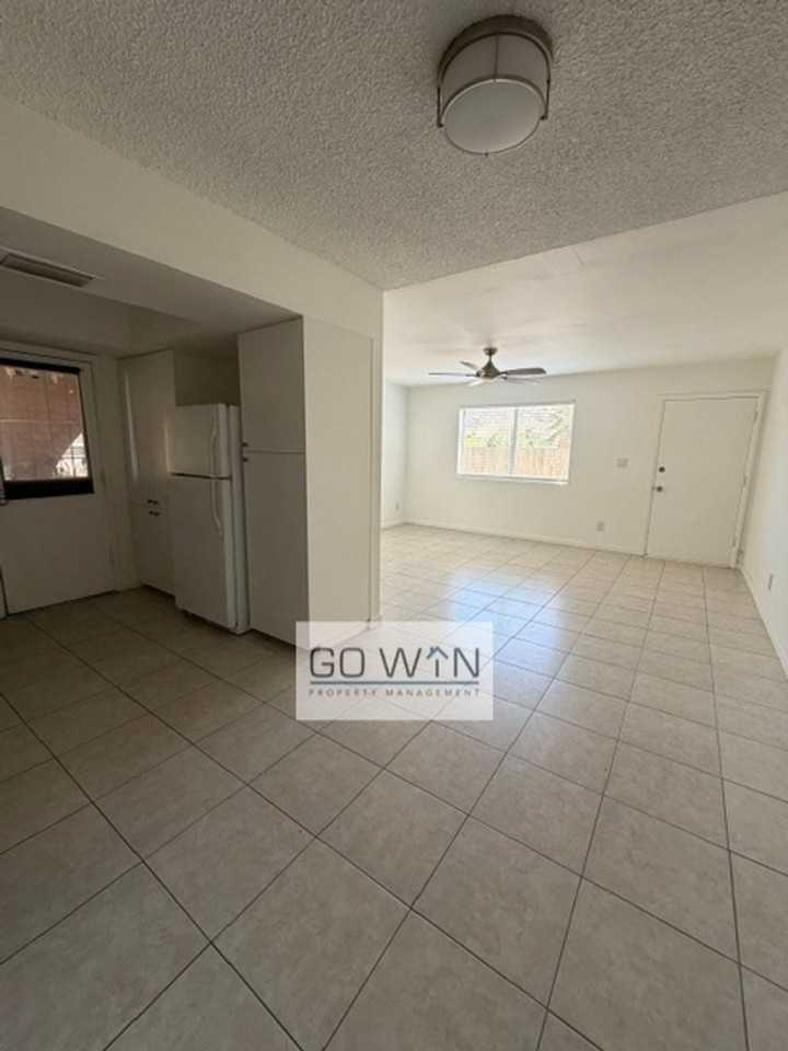 1111 E Butler Dr - Photo 4 of 31