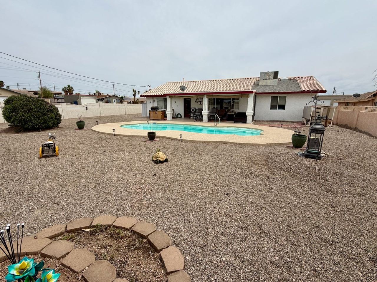 2199 Wallapai Dr - Photo 4 of 33