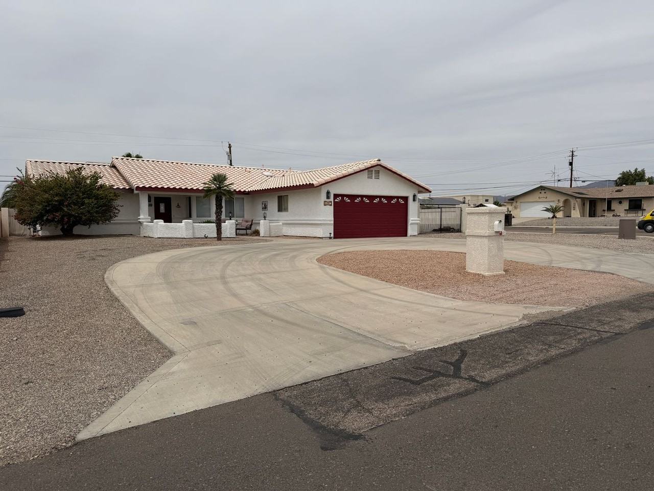 2199 Wallapai Dr - Photo 2 of 35
