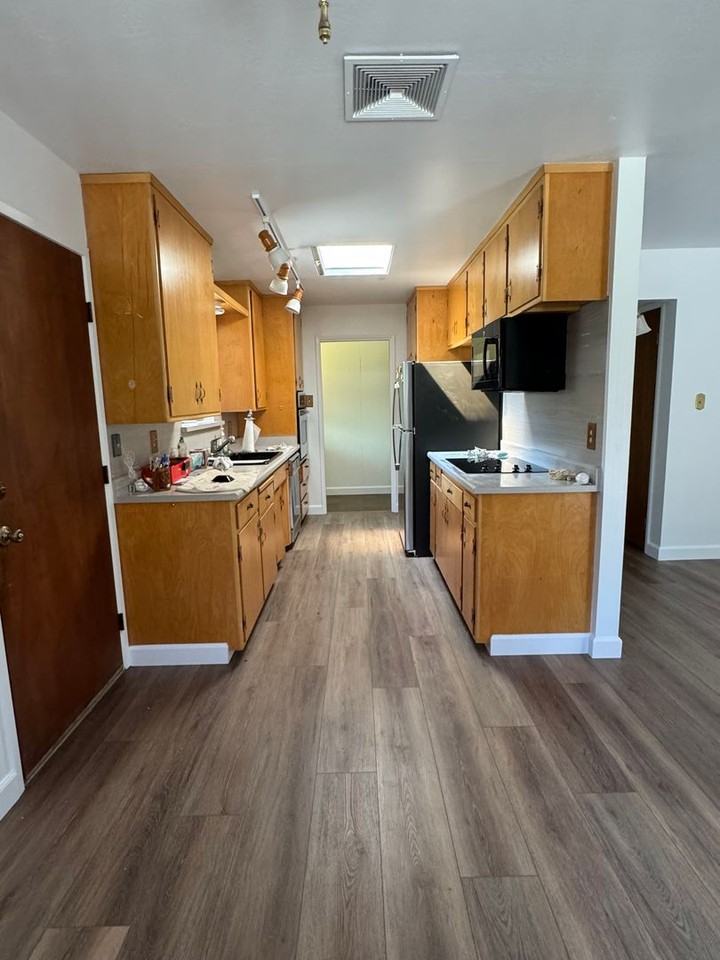 1214 Cornell Dr - Photo 4 of 13