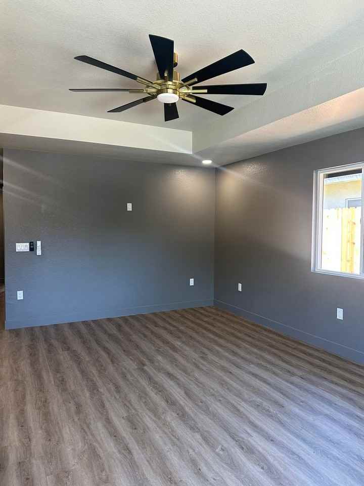 324 Plum St - Photo 2 of 14