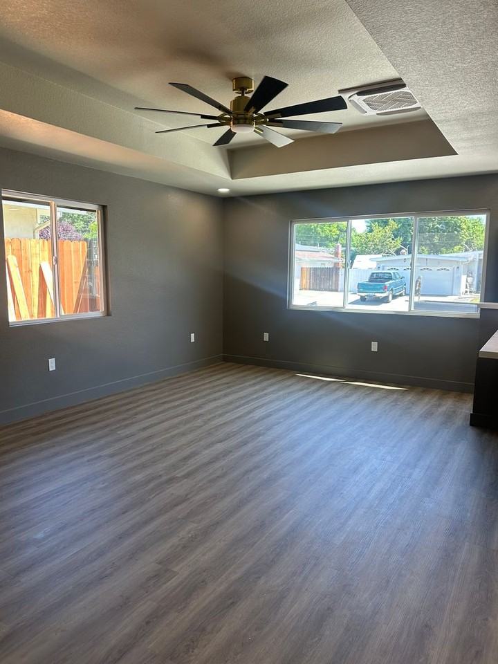 324 Plum St - Photo 3 of 14