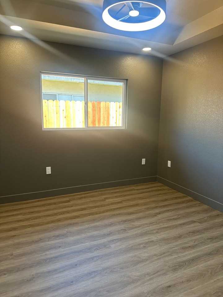 324 Plum St - Photo 6 of 14