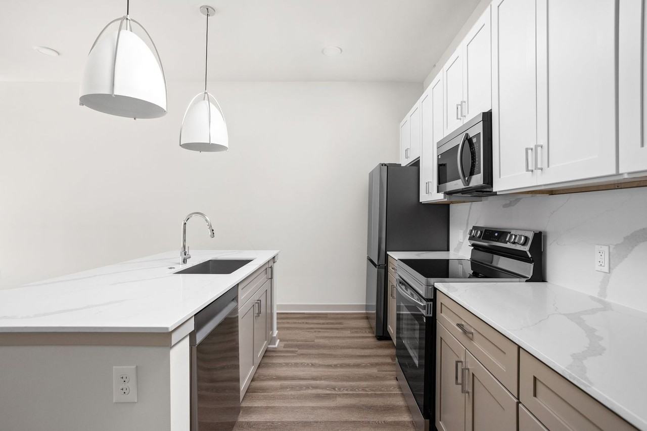 L’Etoile Apartments - Photo 3 of 14