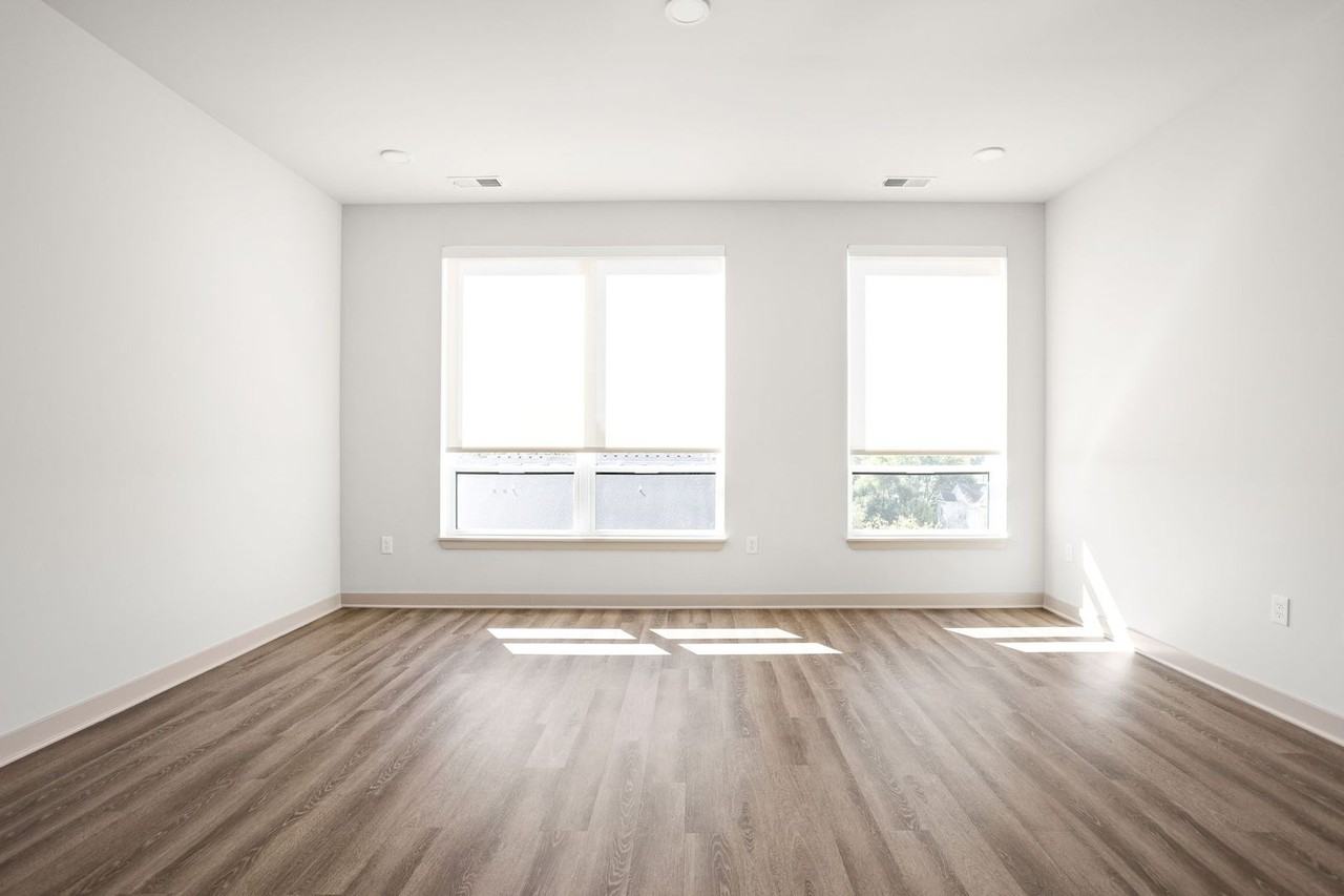 L’Etoile Apartments - Photo 4 of 14