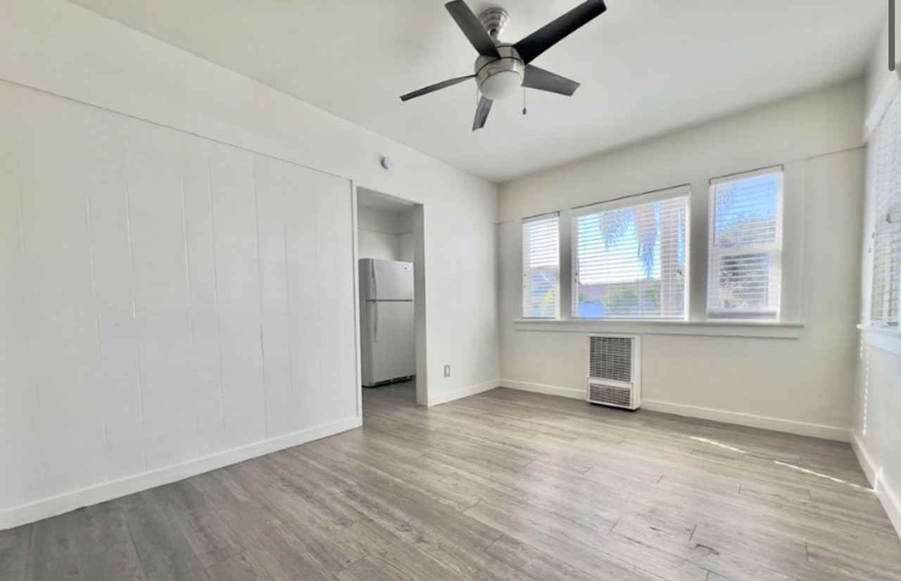 740 Daisy Ave - Photo 3 of 10