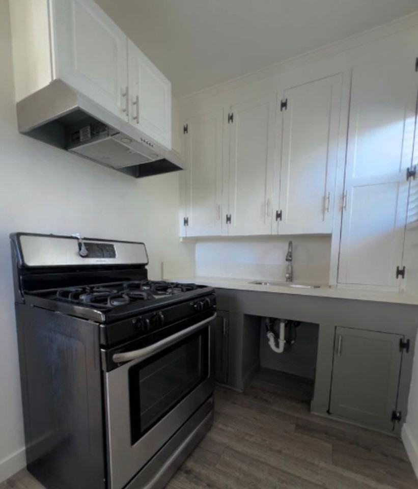 740 Daisy Ave - Photo 4 of 10