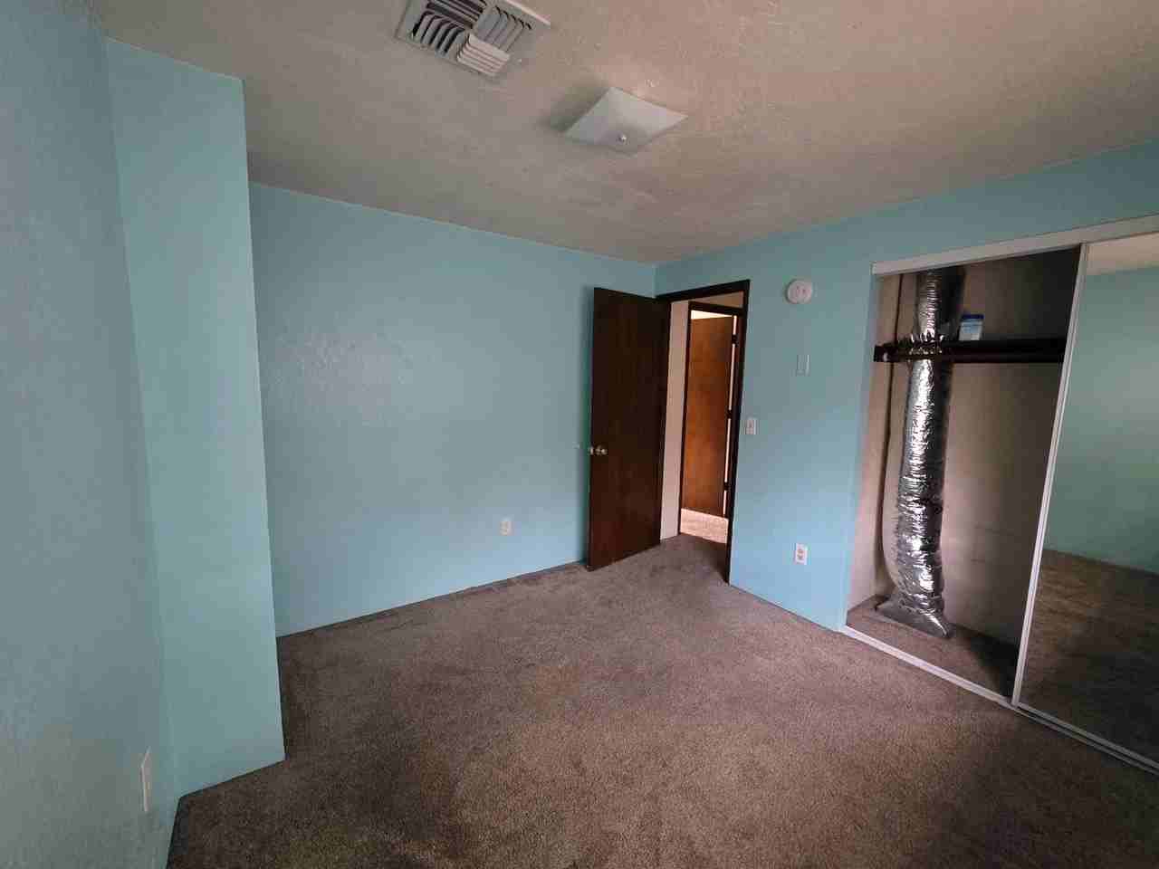 827 Ne A St #7 - Photo 4 of 5
