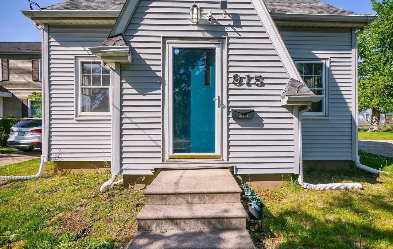 915 W Loucks Ave - Photo 4 of 46