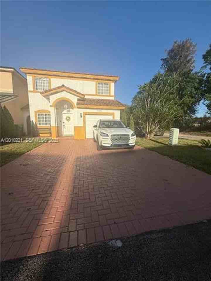 14353 Sw 134th Ct - Photo 2 of 32
