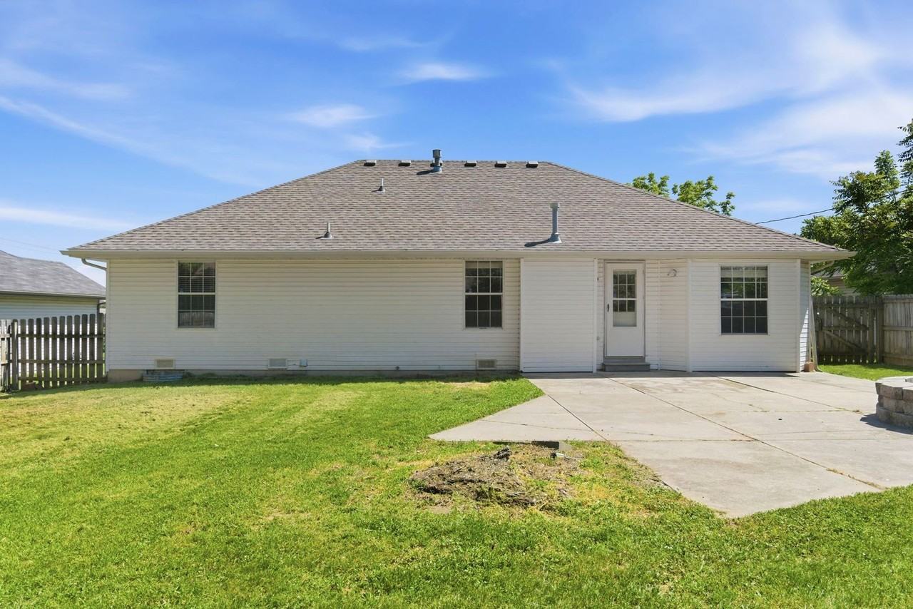 657 E Kings Carriage Blvd - Photo 3 of 36