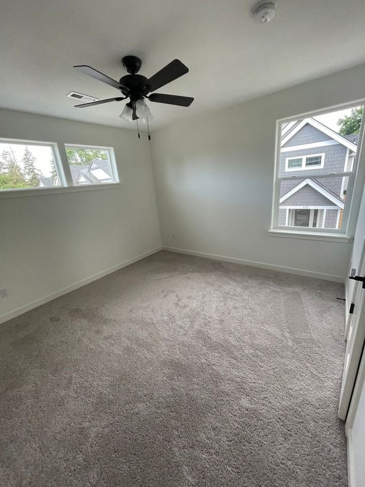 624 Nw Adams Ave - Photo 5 of 18