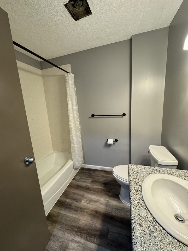 301 W Adams Street - Photo 2 of 5