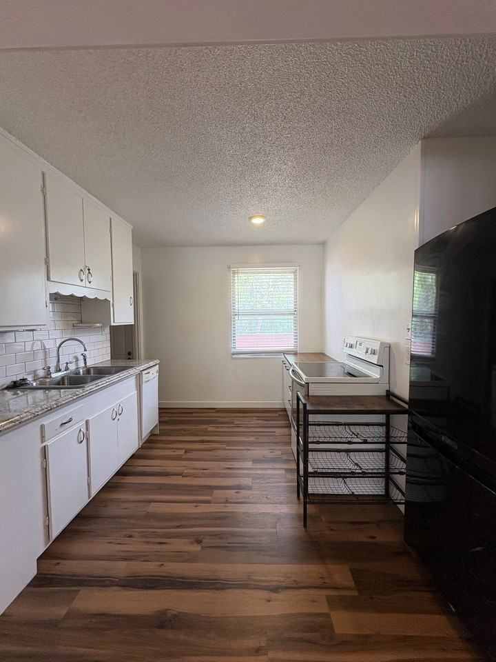 2739 S Melbourne St #2739 - Photo 3 of 22