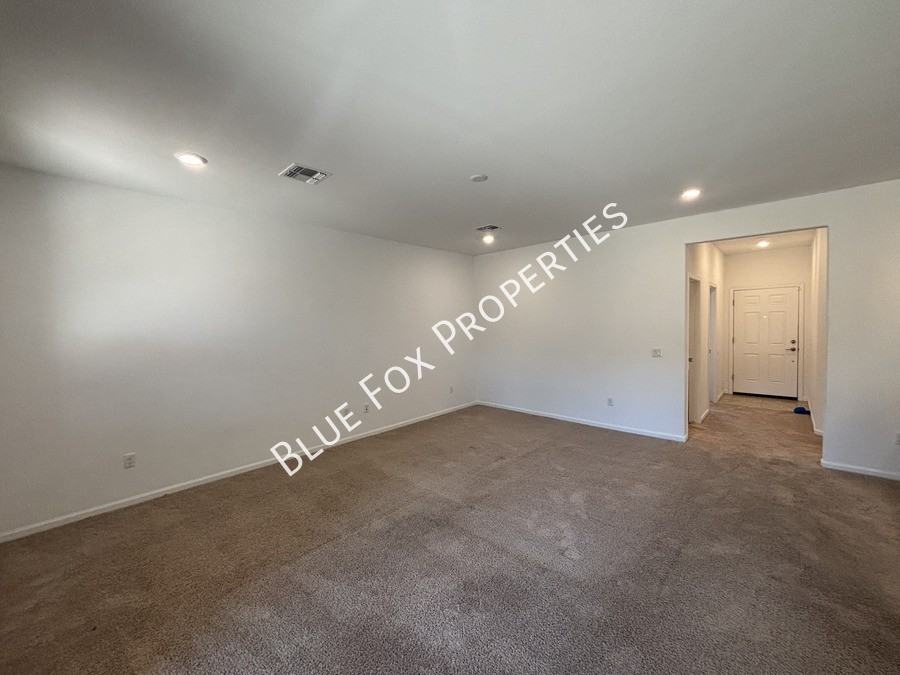 7095 W Jadewood Ln - Photo 4 of 19
